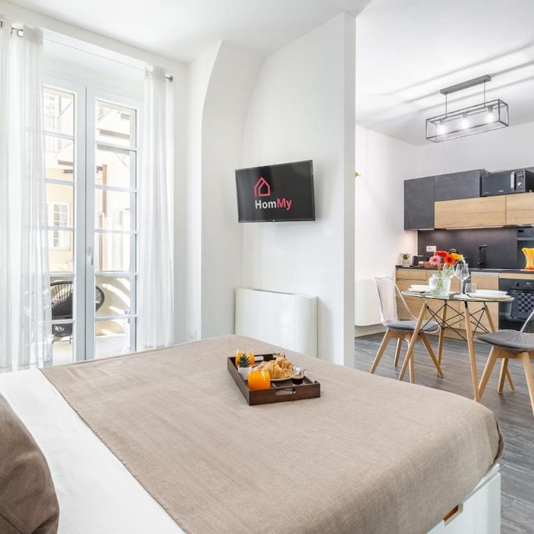Urban Oak Suite - Station 1 min & Private Patio - One-Bedroom Apartment - 12