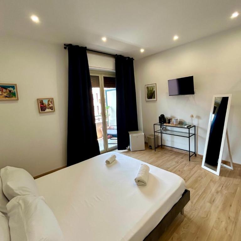 Suite Leopardi Palermo - Double Room with Balcony - 5