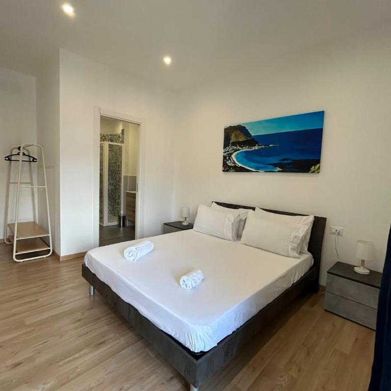 Suite Leopardi Palermo - Double Room with Balcony - 7