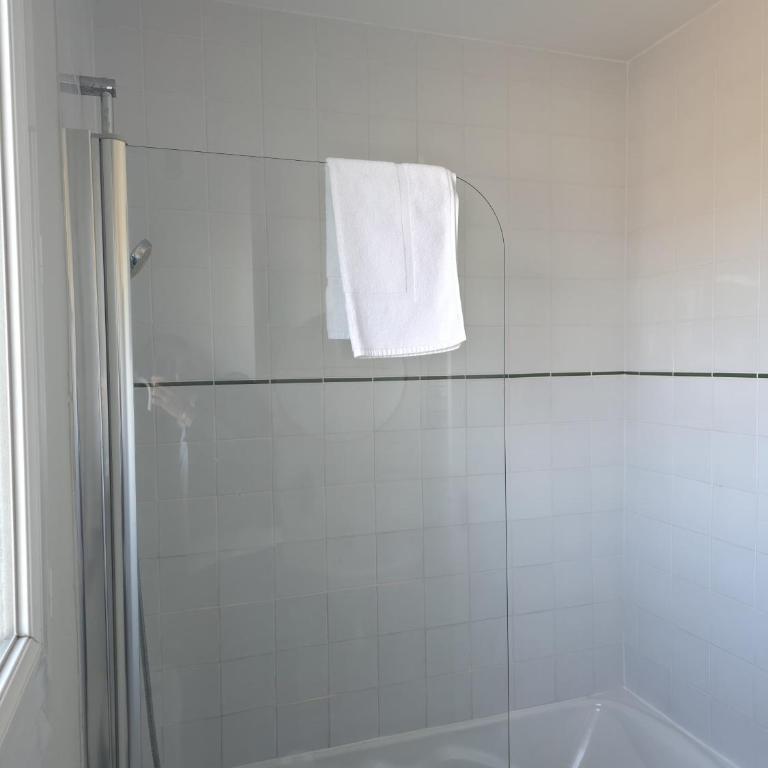The Originals City, Hôtel Le Savoy, Caen - Chambre Triple Confort - 7