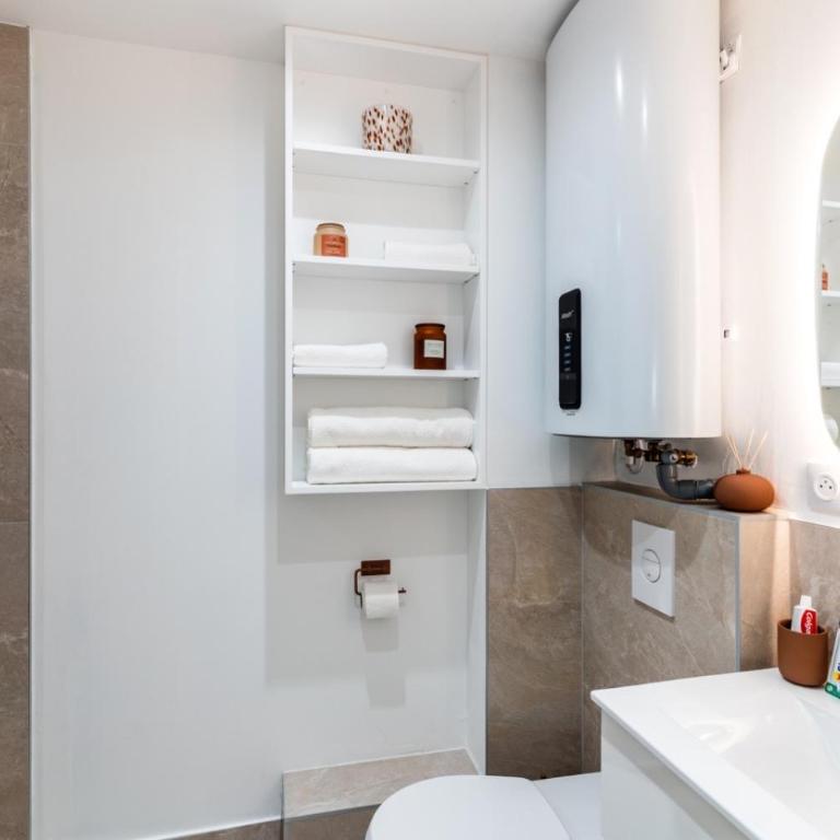 Climatisé, Luxe, Refait à neuf, à 300m de la gare SNCF - Apartment mit 1 Schlafzimmer - 17