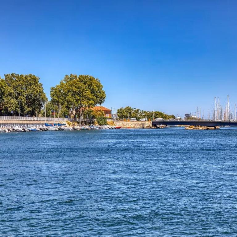 T3 avec TERRASSE avec VUE EXCEPTIONNELLE sur les QUAIS de SETE - Apartment - 4
