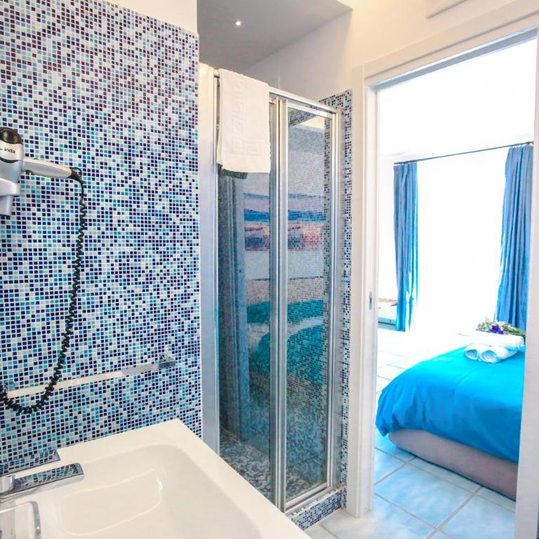 Il Viaggiatore Gaeta Medievale B&B - Deluxe Double Room with Balcony and Sea View - 4