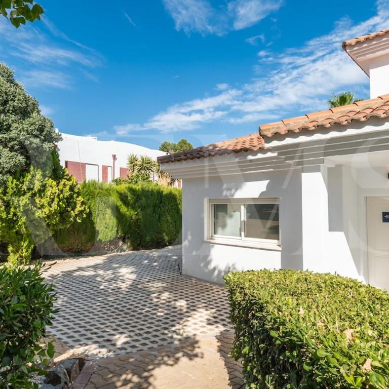 Exclusive 4BR Family Villa with Pool & BBQ REMS - Villa with Private Pool - 38
