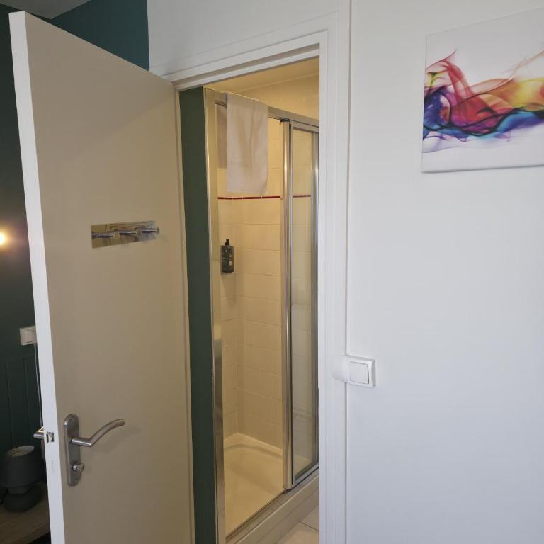 The Originals City, Hôtel Le Savoy, Caen - Chambre Familiale - 2