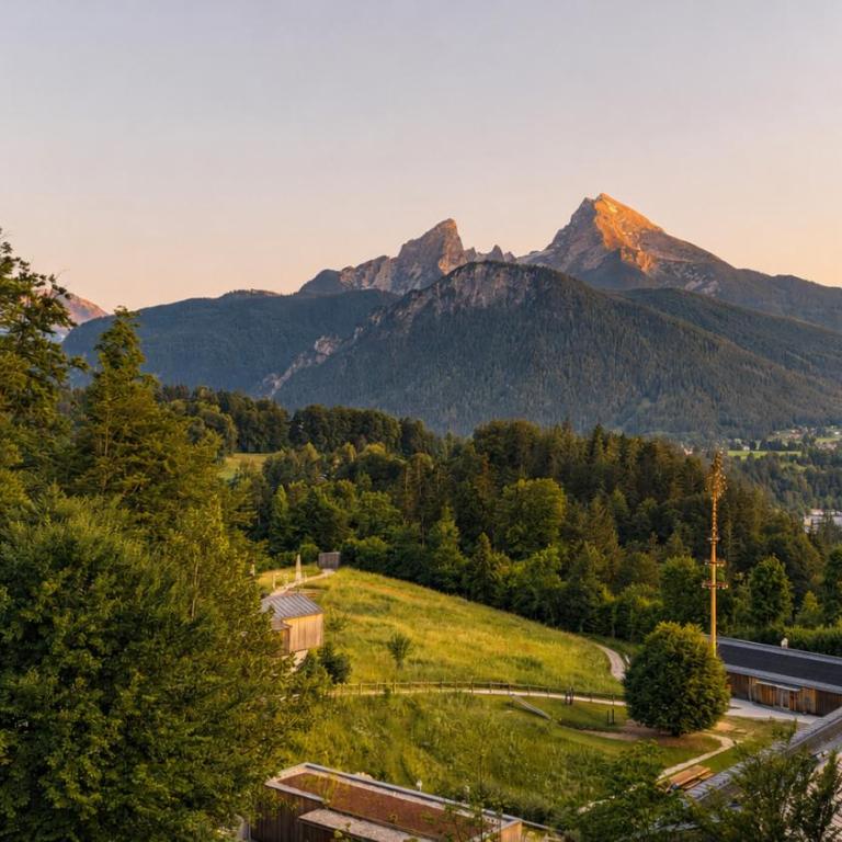Die Watzmannsuite - Familienfreundliche Ferienwohnung in historischer Villa mit Kamin, Infrarotsauna, Balkon, Garten, nur 10 Gehminuten ins Zentrum von Berchtesgaden - Apartment mit 2 Schlafzimmern - 5