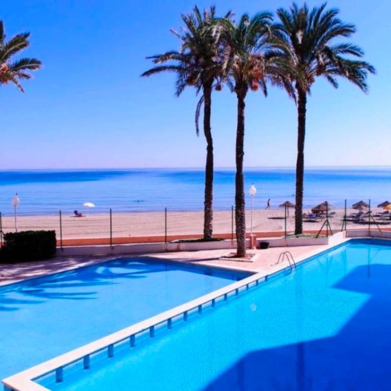 Paraíso Frente al Mar con Hidromasaje Piscina y Minigolf - Apartamento de 2 dormitorios con balcón y vistas al mar - 1
