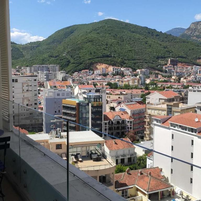 Status-M Apartments WOW - Studio Apartment with King Bed - 11