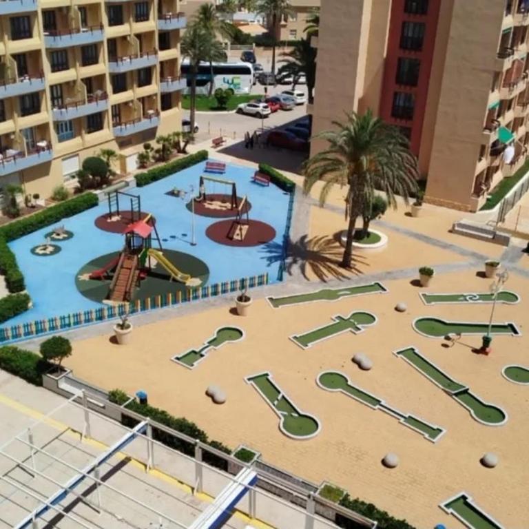 Paraíso Frente al Mar con Hidromasaje Piscina y Minigolf - Apartamento de 2 dormitorios con balcón y vistas al mar - 2