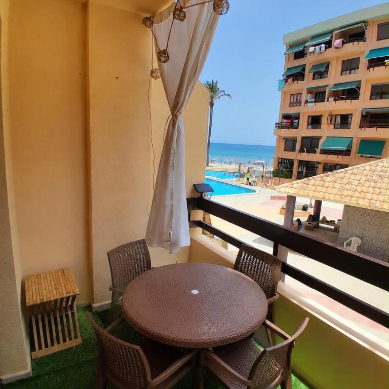 Paraíso Frente al Mar con Hidromasaje Piscina y Minigolf - Apartamento de 2 dormitorios con balcón y vistas al mar - 3