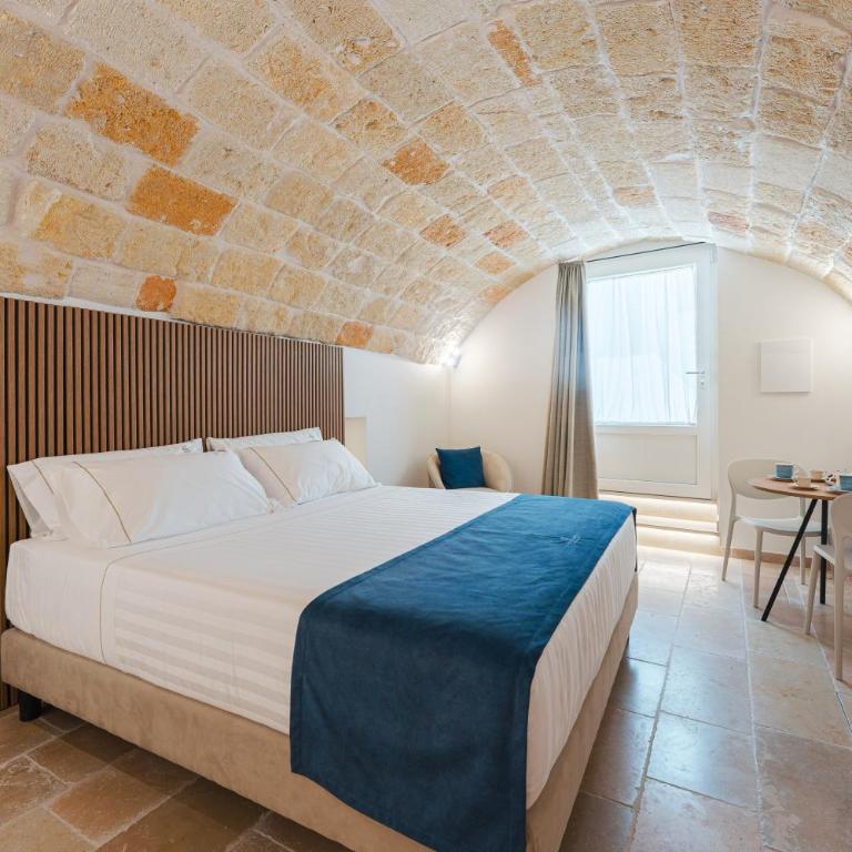Notabile Rooms - Puglia Mia Apartments - Camera Matrimoniale Deluxe con Vasca - 4