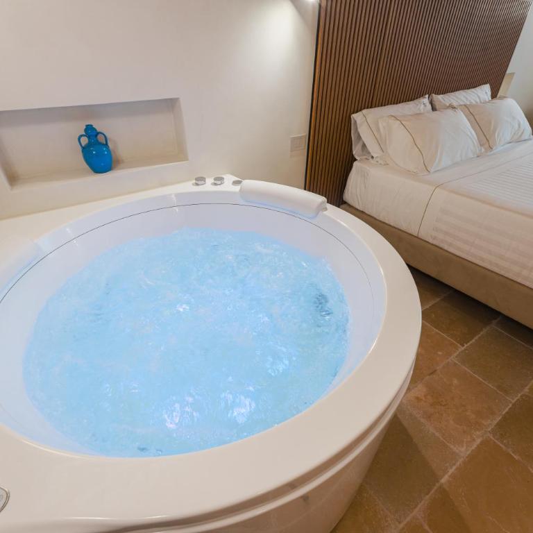 Notabile Rooms - Puglia Mia Apartments - Camera Matrimoniale Deluxe con Vasca - 3