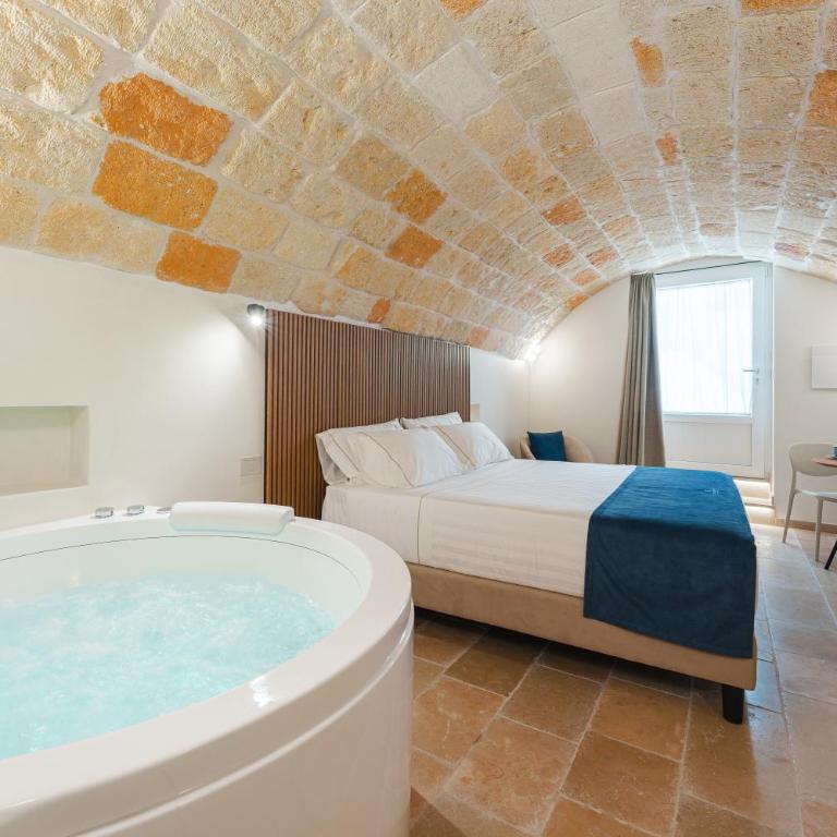 Notabile Rooms - Puglia Mia Apartments - Camera Matrimoniale Deluxe con Vasca - 12
