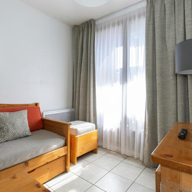 Résidence Odalys Les Chalets d'Evian - 2 Room Apartment - 4/5 People - 8