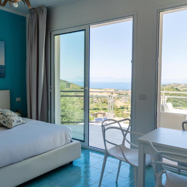 Villa Teresa - Camera Familiare con Terrazza - 11