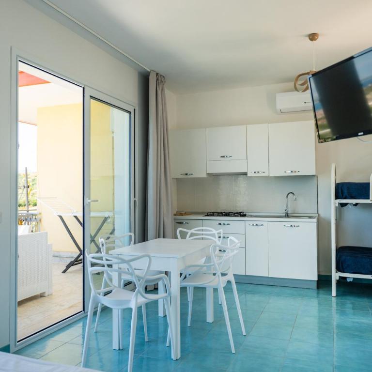 Villa Teresa - Camera Familiare con Terrazza - 12