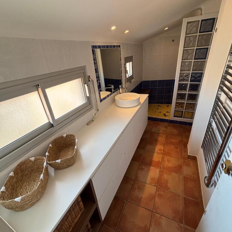 Attique à Banyuls - vue mer et montagne - Three-Bedroom Apartment - 11
