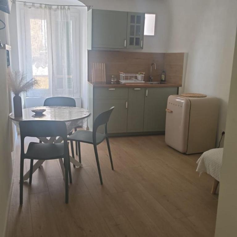 La casetta di Tommy e Vitto in pieno centro a Sanremo bilocale 4 posti letto - Appartamento con 1 Camera da Letto - 34