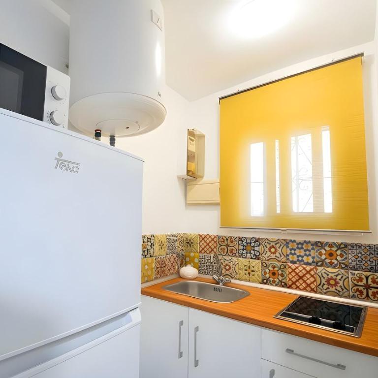 Acogedor estudio en pleno centro con aire acondicionado - Apartment - 8