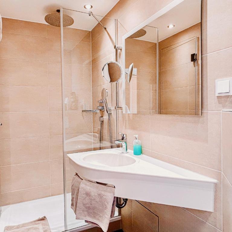 Hotel Kriemhild am Hirschgarten - Doppelzimmer - 13