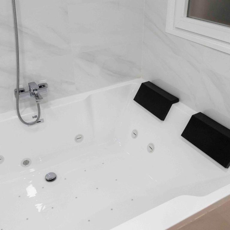 MiRa San Basilio - Studio mit Whirlpool - 7
