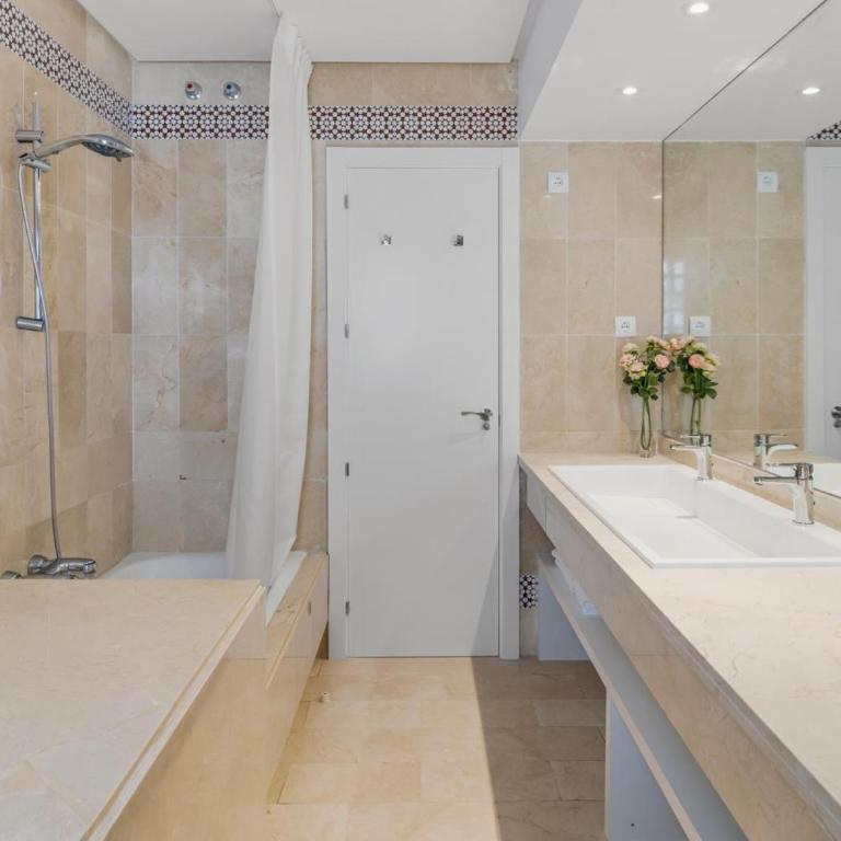 Stylish Sea view apartment in Playas del Duque - Apartment mit 2 Schlafzimmern - 24