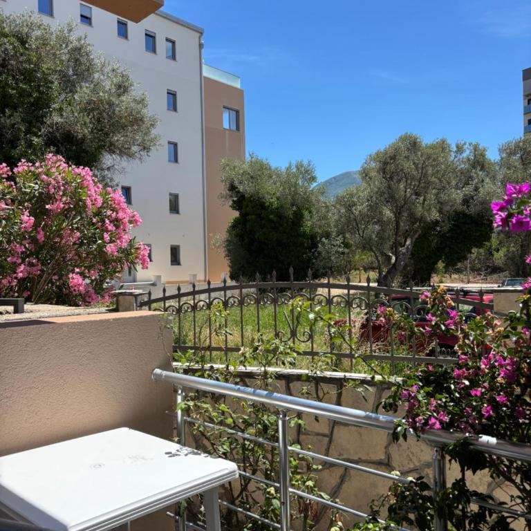 Cherry Apartments - Apartment mit Terrasse - 1