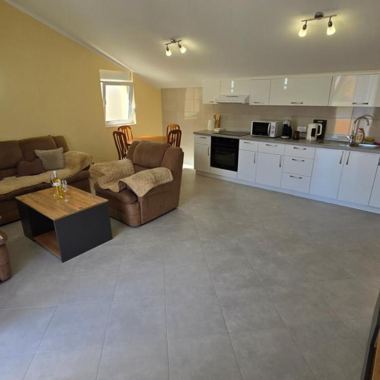 Comfortable 3 bedrooms sea view apartment - Apartman sa 3 Spavaće Sobe i Balkonom - 6