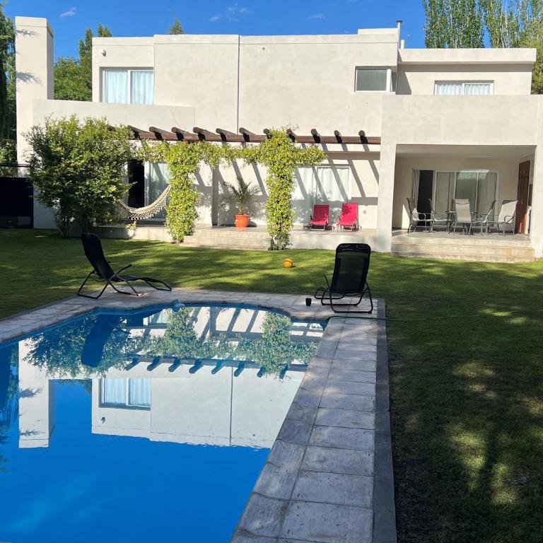 Casa barrio cerrado con 24-Horas de seguridad en Chacras de coria Mendoza - Three-Bedroom Villa - 2