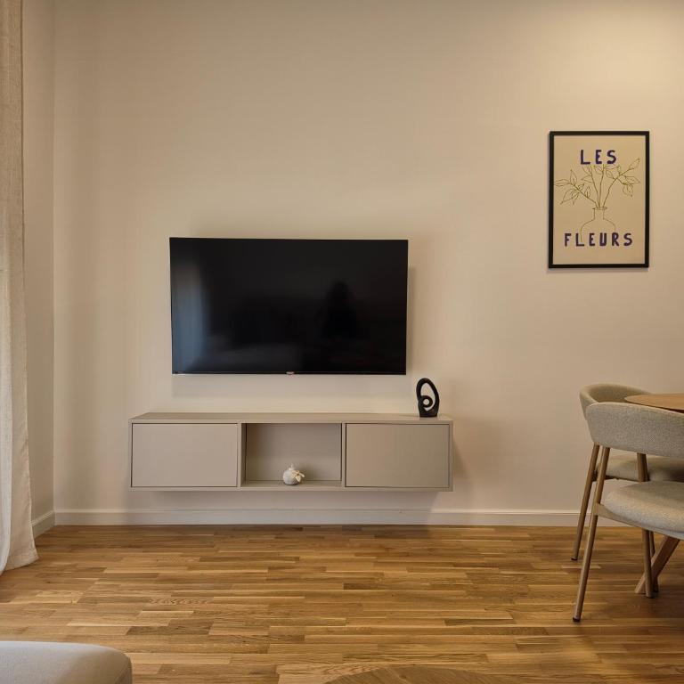 Residence 1538-1 - One-Bedroom Apartment - 2