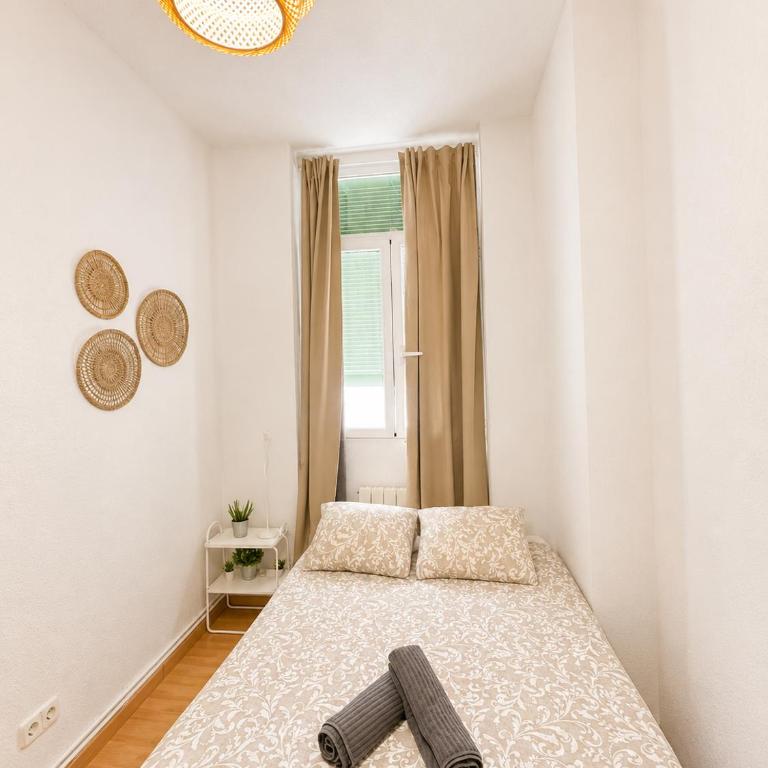 Fernan Gonzalez Street, Private rooms - Chambre Double avec Salle de Bains Commune - 1