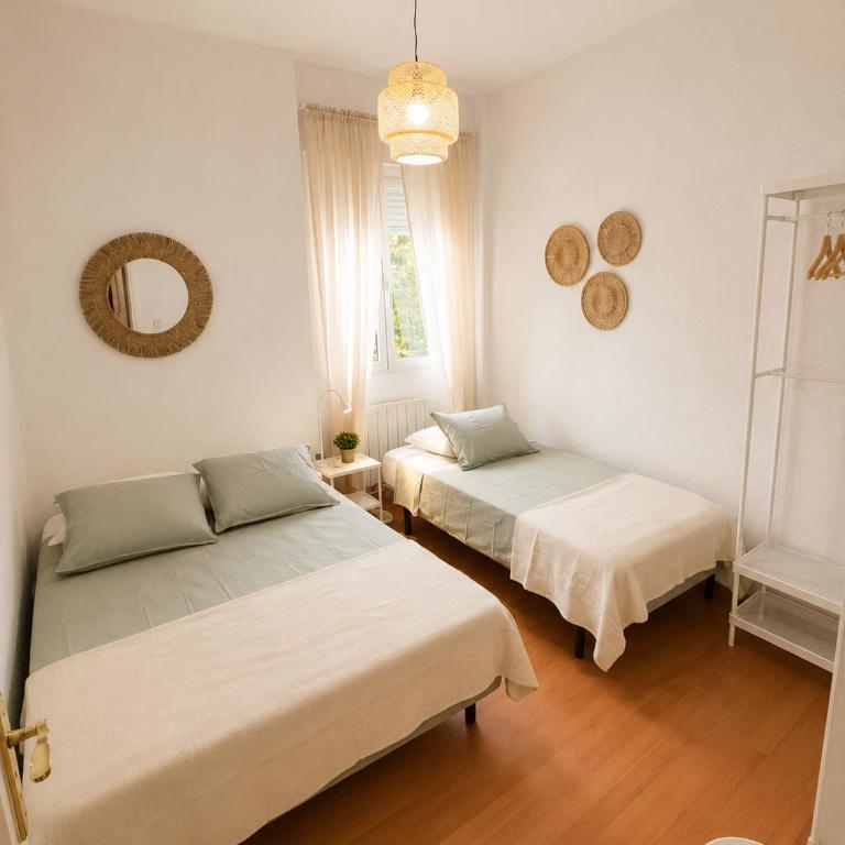 Fernan Gonzalez Street, Private rooms - Chambre Triple avec Salle de Bains Commune - 3