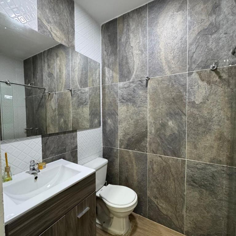 Spacious home in Laureles Estadio Medellin - Four-Bedroom House - 2