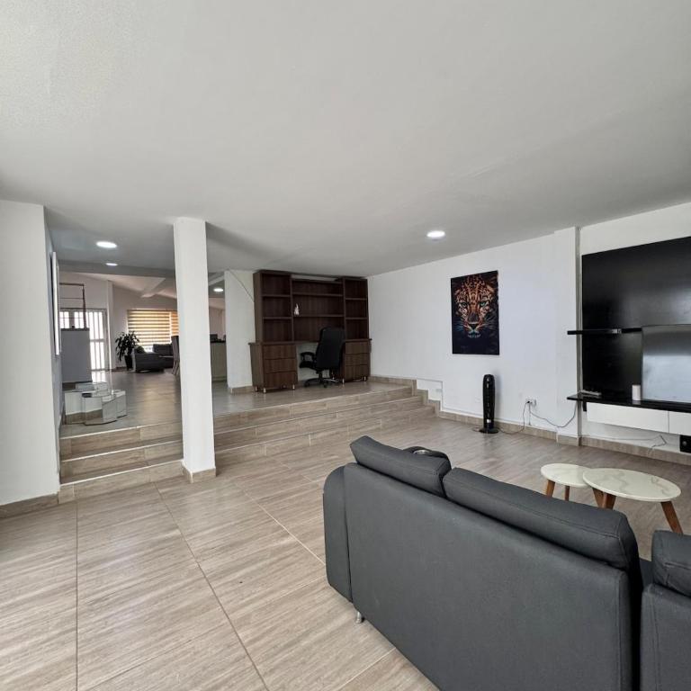 Spacious home in Laureles Estadio Medellin - Four-Bedroom House - 4