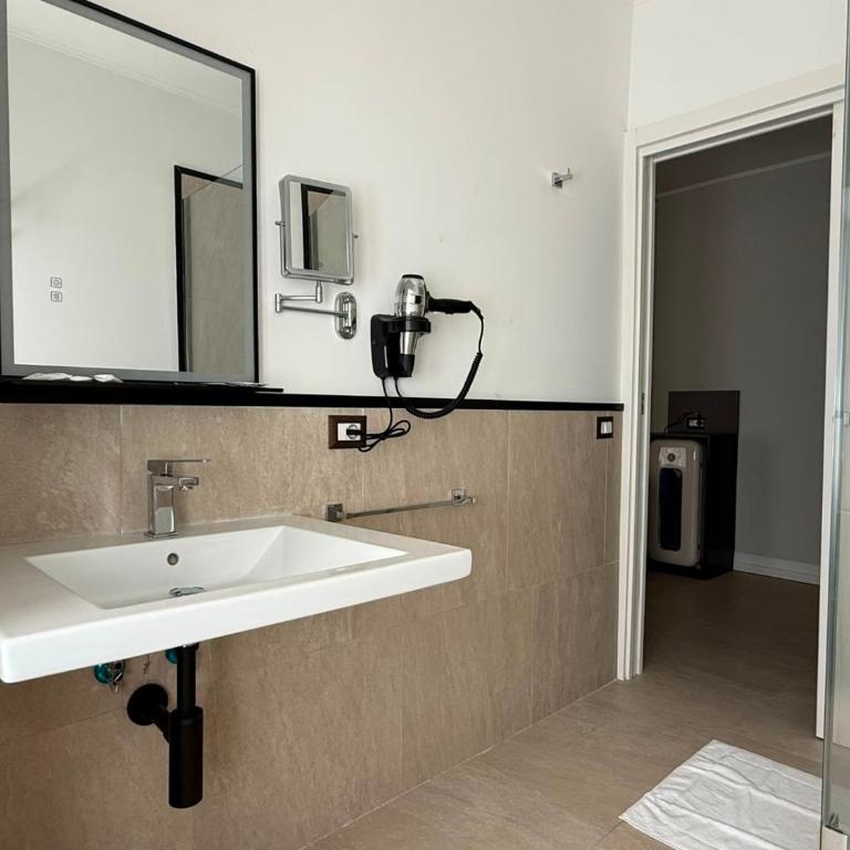 Suite Tarantino Rooms - Camera Tripla - 8