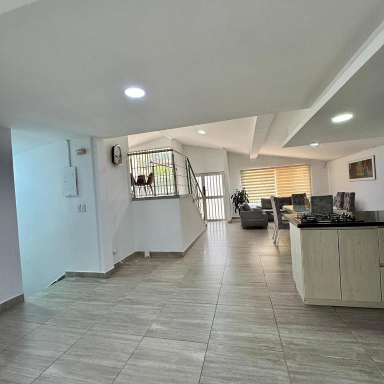 Spacious home in Laureles Estadio Medellin - Four-Bedroom House - 9
