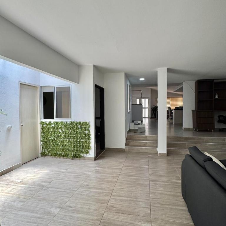 Spacious home in Laureles Estadio Medellin - Four-Bedroom House - 23