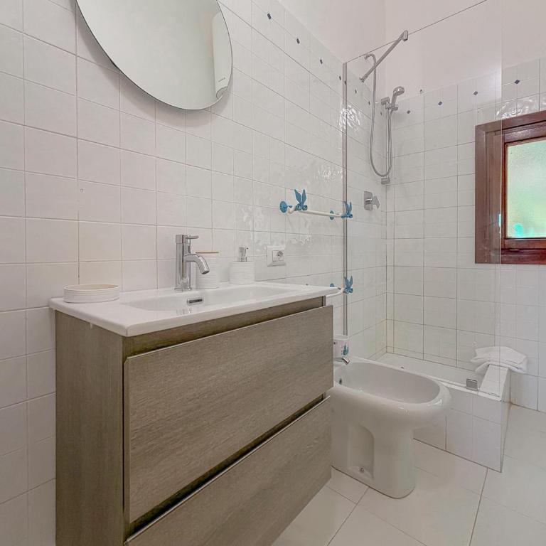 Sea View over Portisco Bay - Spacious 3BR Home - Clima by Host Hero - Apartment - 29