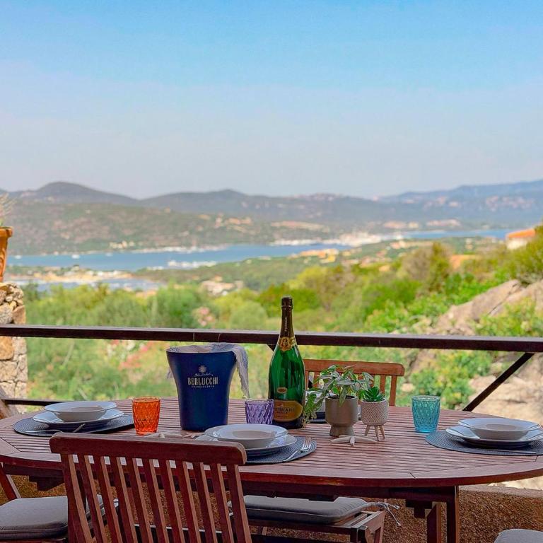 Sea View over Portisco Bay - Spacious 3BR Home - Clima by Host Hero - Apartment - 6
