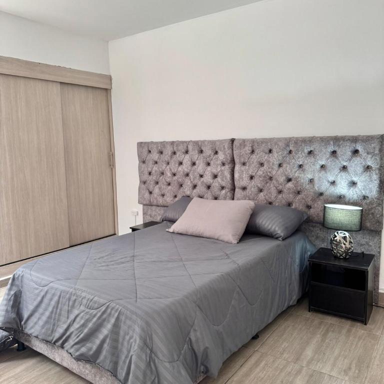 Spacious home in Laureles Estadio Medellin - Four-Bedroom House - 25