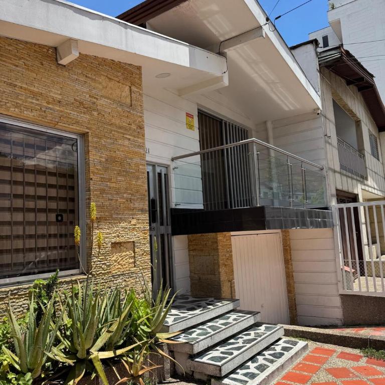 Spacious home in Laureles Estadio Medellin - Four-Bedroom House - 43