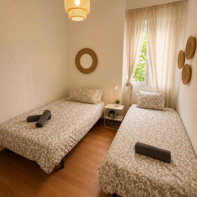 Fernan Gonzalez Street, Private rooms - Chambre Triple avec Salle de Bains Commune - 1