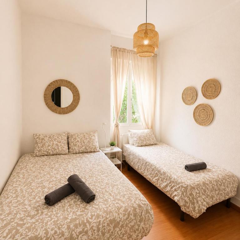 Fernan Gonzalez Street, Private rooms - Chambre Triple avec Salle de Bains Commune - 2