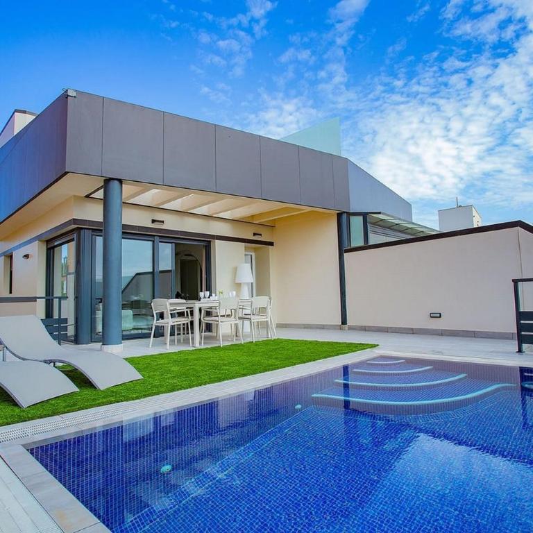 Frontline Luxury Oasis 5414 - Deluxe Villa - 1