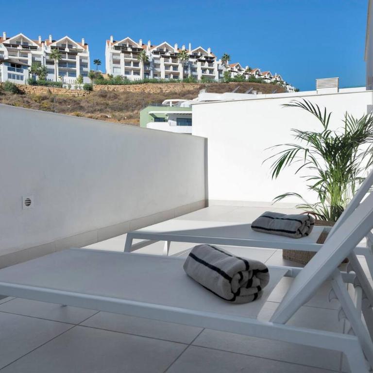 Luxe Golf View Penthouse Sauna, Gym & 2 Terraces - Single Room - 10