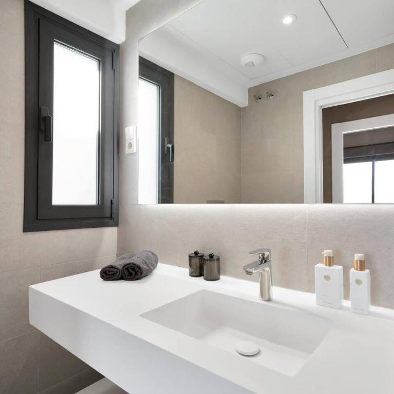Luxe Golf View Penthouse Sauna, Gym & 2 Terraces - Single Room - 14