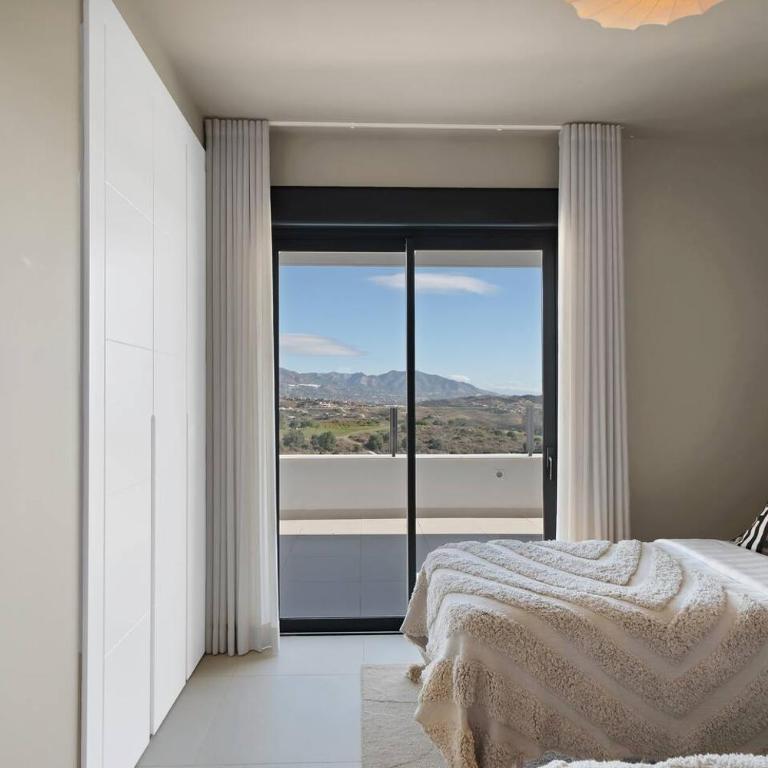 Luxe Golf View Penthouse Sauna, Gym & 2 Terraces - Single Room - 16