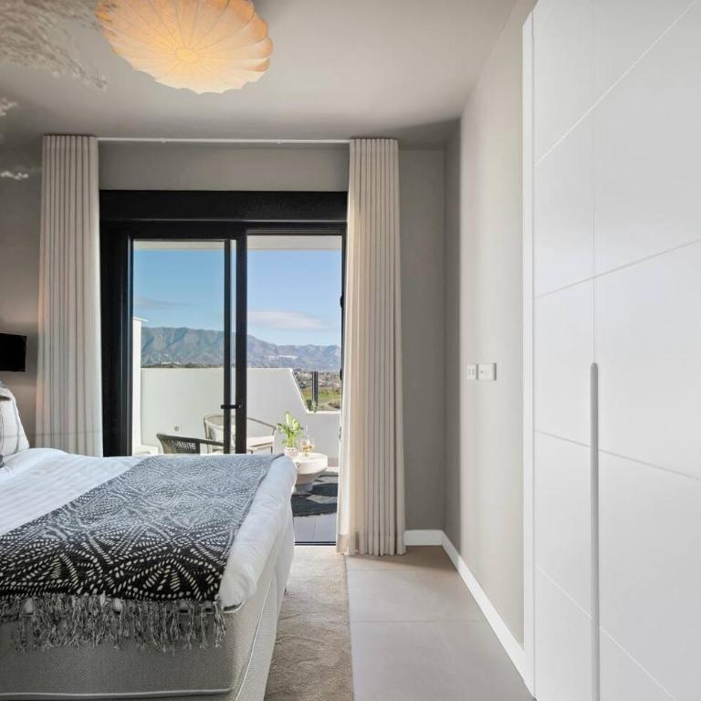 Luxe Golf View Penthouse Sauna, Gym & 2 Terraces - Single Room - 40
