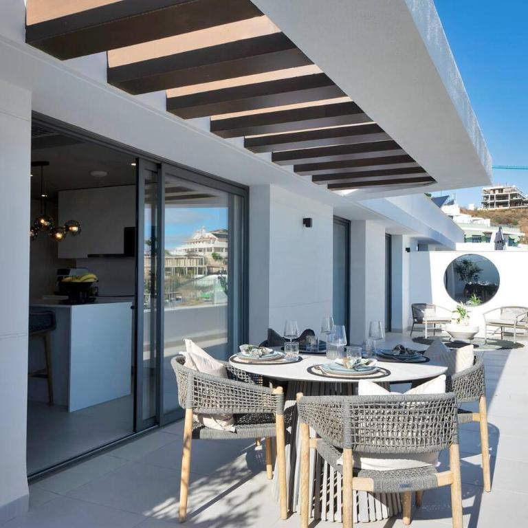 Luxe Golf View Penthouse Sauna, Gym & 2 Terraces - Single Room - 48