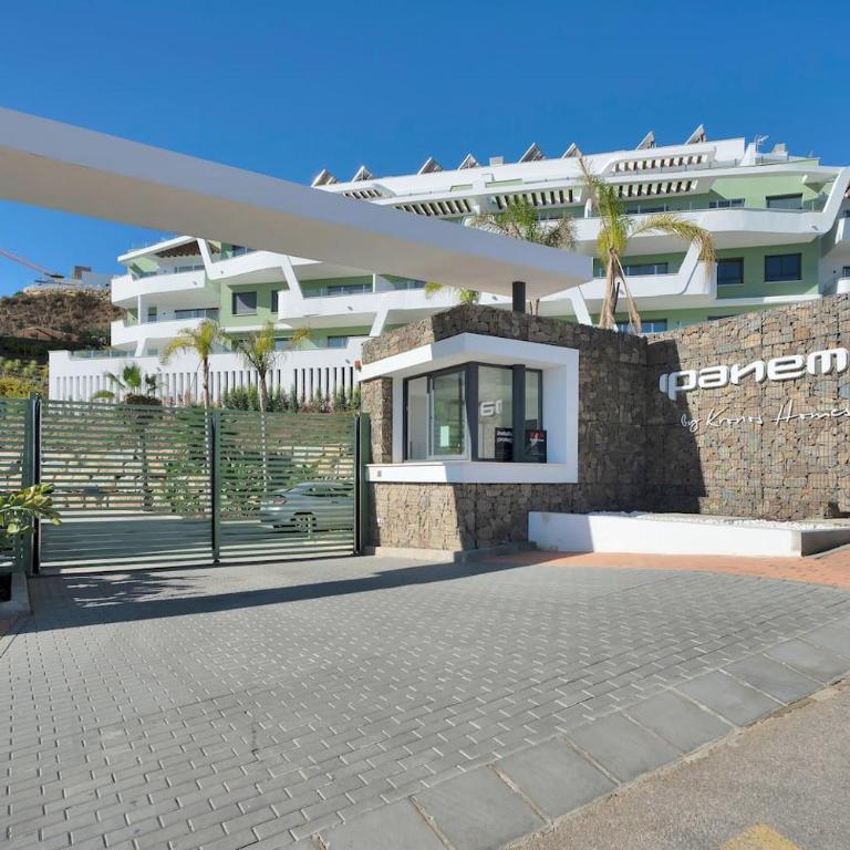 Luxe Golf View Penthouse Sauna, Gym & 2 Terraces - Single Room - 52
